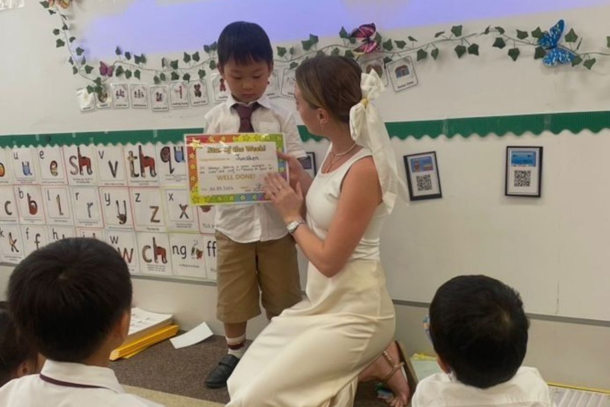 Charlotte supporting multilingual learners in everyday lessons