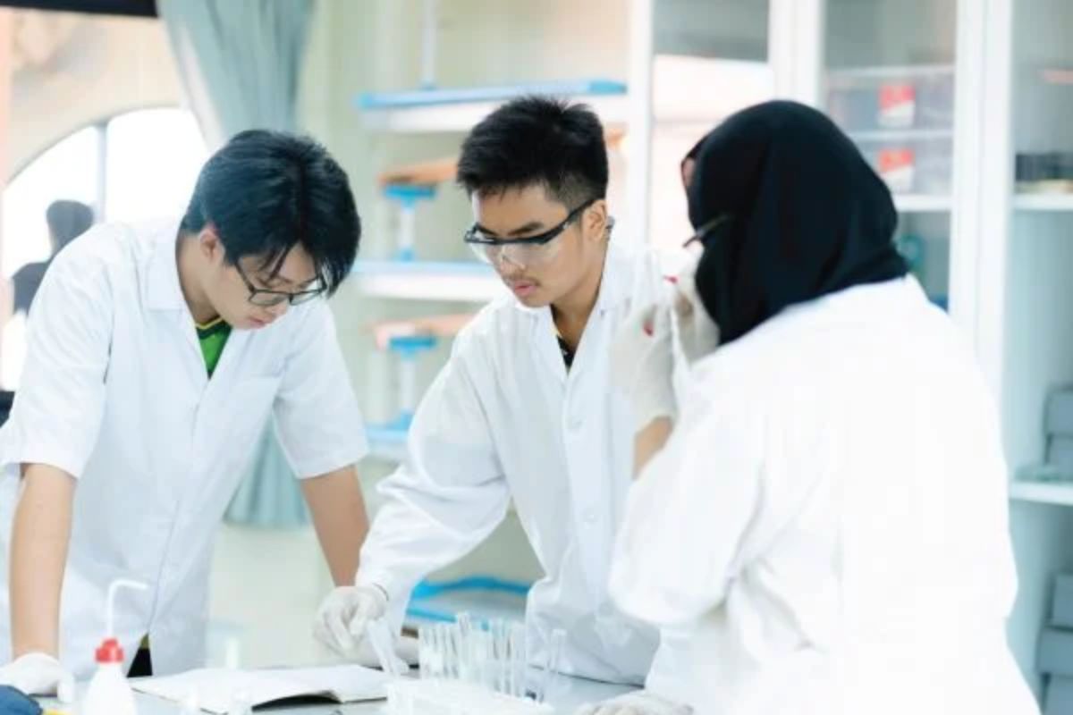Secondary students conducting science experiment in school laboratory at Mooltripakdee International School