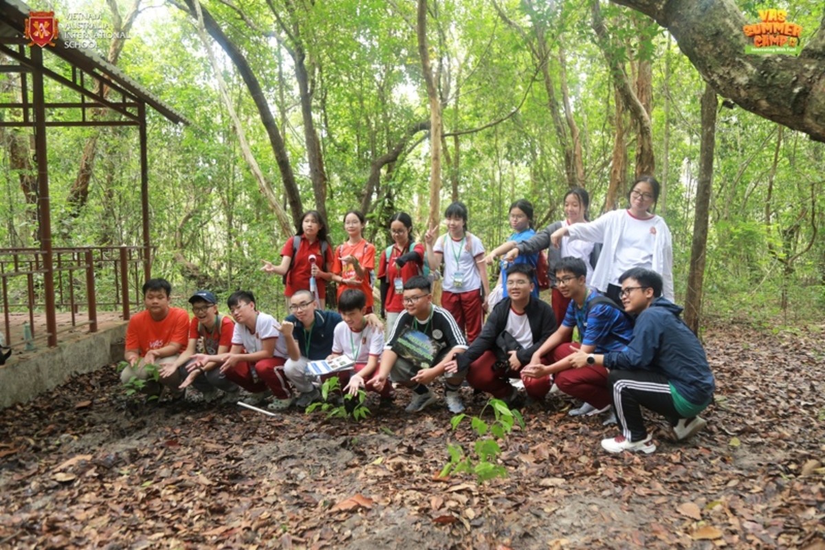 VASers trek through Binh Chau - Phuoc Buu Nature Reserve and plant Hopea odorata trees