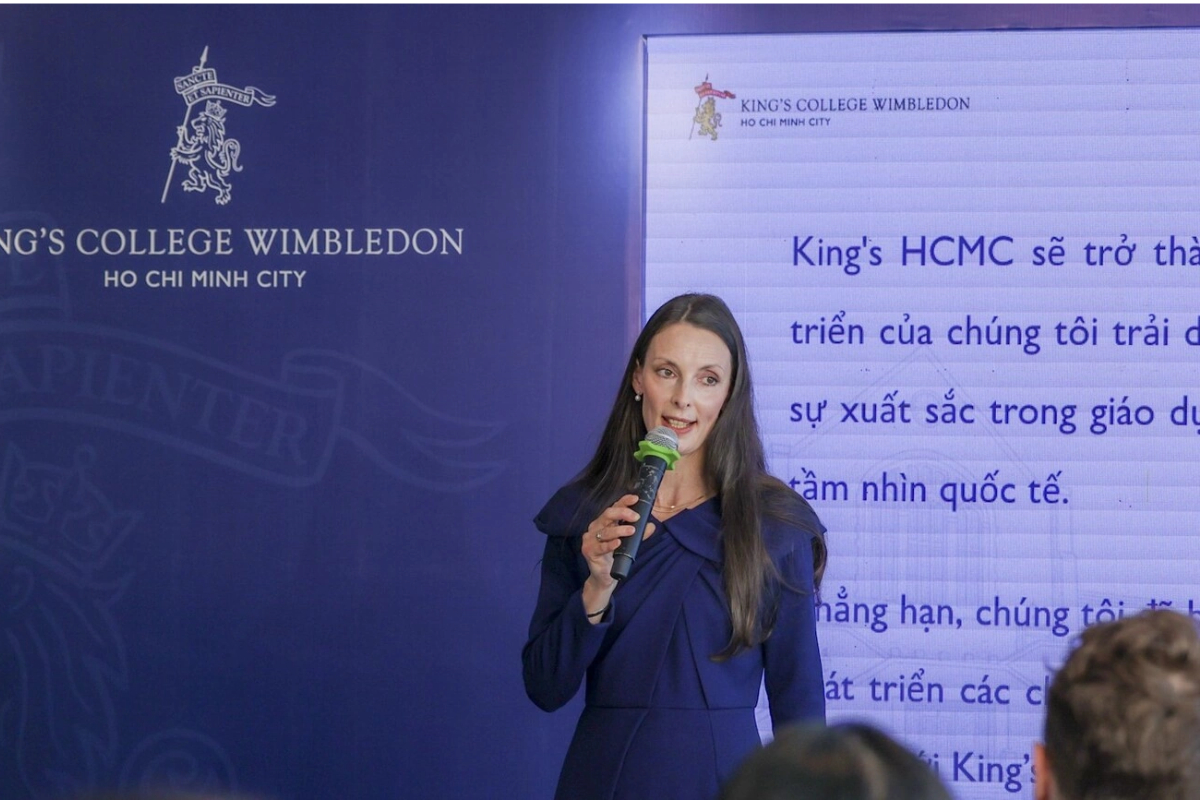 Anne Cotton, head of KCS Wimbledon, speaks at the launching event of King’s College Wimbledon Ho Chi Minh City, May 9, 2026. Photo by VnExpress/Minh Nga