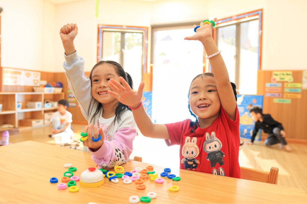 Children take part in a classroom activity that encourages curiosity, collaboration and learning through exploration